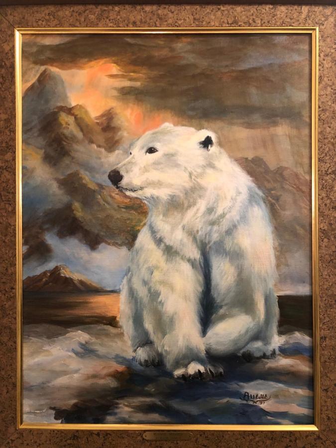 Apartment Polar Bear Den